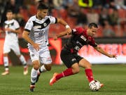 Raphaël Nuzzolo (rechts) bekamen die Luganesi um Miroslav Covilo nicht in den Griff (Bild: KEYSTONE/LAURENT GILLIERON)