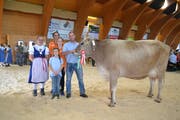 Ehrendame Erika Bösch, Tamara, Delia, Leonie und Urs Wittenwiler mit Flora, der «Miss Wattwil» (von links). (Bild: Adi Lippuner)