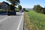 Das Auto des 44-Jährigen kippte zur Seite und blieb auf der Gegenfahrbahn liegen. (Bild: Kapo St.Gallen)