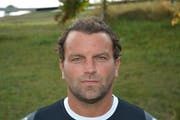 Bazenheid-Trainer Heris Stefanachi ist vor dem Spiel gegen Rüti überzeugt davon, dass seine Mannschaft das Potenzial für den Sieg hat. (Bild: Beat Lanzendorfer)
