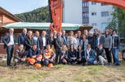 Der Spatenstich an der Gasshofstrasse 18 in Littau mit Stiftungsrat, Geschäftsleitung und Team des Hospiz sowie Vertretern der Baufirmen. Bild: PD (Luzern, 24. September 2018)