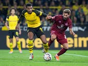 Manuel Akanji (links) trifft im 16. Bundesligaspiel für den BVB erstmals (Bild: KEYSTONE/dpa/BERND THISSEN)