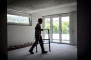 Der Kanton St.Gallen gilt als eher zaghaft, wenn es um Lohnkontrollen auf Baustellen und in Betrieben von ausländischen Firmen geht. (Bild: dpa)