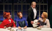 Im Theaterstück «Fisch zu viert» führt der Diener Rudolf mit drei Frauen eine Liebschaft, was zu Komplikationen führt. (Bild: PD)
