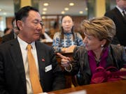 Geng Wengbing, Botschafter der Volksrepublik China, und Seco-Direktorin Marie Gabrielle Ineichen-Fleisch, an der Tagung über die Evaluierung des Freihandesabkommens zwischen der Schweiz und China vom 26. September 2018 in St. Gallen. (Bild: KEYSTONE/GIAN EHRENZELLER)