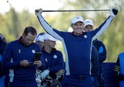Matchplay-Spezialisten: Sergio Garcia (links) und Justin Rose. (Bild Matt Dunham/AP (Guyancourt, 25. September 2018))