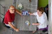 Donato Saragoni und Christa Hess freuen sich auf die neue Kulturforum-Saison und hoffen auf mehr Passepartout-Abonnenten. (Bild: Manuel Nagel)