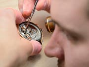 Die Uhrenindustrie ist eine der Branchen, die am stärksten vom Freihandelsabkommen Schweiz-China profitiert haben. Unternehmen in anderen Zweigen sind noch zurückhaltender. (Bild: KEYSTONE/JEAN-CHRISTOPHE BOTT)