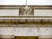 Wie erwartet hat die US-Notenbank ihren Leitzins ein weiteres Mal angehoben. Bis Ende 2019 will sie noch vier Mal nachlegen. Die Fed reagiert damit auf die boomende US-Wirtschaft. (Bild: KEYSTONE/AP/ANDREW HARNIK)