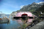 Die «Seerose» ankert schon seit 2015 in Flüelen. (Bild: Urs Hanhart, 24. Oktober 2017)