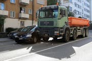 Auto gegen Lastwagen auf der Teufener Strasse kurz vor der Verzweigung mit Oberstrasse und Wassergasse. (Bild: Stadtpolizei St.Gallen - 26. September 2018)