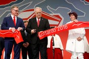 Der damalige Bundespräsident Johann Schneider-Ammann (Mitte) und Bundesrätin Doris Leuthard mit SBB-CEO Andreas Meyer bei der Eröffnung des Gotthard-Basistunnels im Dezember 2016 (Bild: KEYSTONE/POOL/Peter Klaunzer)