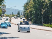Als einer der Vorreiter bei den selbstfahrenden Autos gilt Google. Das Parlament verlangt nun vom Bundesrat, die gesetzlichen Hürden in diesem Bereich zu senken. (Bild: Keystone/EPA GOOGLE/GOOGLE / HANDOUT)