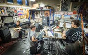 Am Disorder Bandraum-Festival öffnen St.Galler Bands ihre Proberäume in der Stadt und geben Konzerte darin. Im Bild die Gruppe Karluk. (Bild: Ralph Ribi)