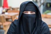 Wer vor die Behörden tritt, soll sein Gesicht zeigen. (key/Peter Klaunzer)