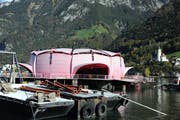 Bald beginnt die Entsorgung der «Seerose» in Flüelen. (Bild: Urs Hanhart, 24. Oktober 2017)