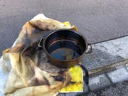 Das Öl in dieser Pfanne ging in Flammen auf. (Bild: Stadtpolizei St.Gallen)