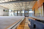 Das Schulzentrum während der Ergänzungsarbeiten im August. (Bild: Donato Caspari)