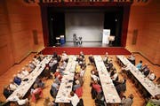 Rund 100 Interessierte waren am Anlass im Casino zugegen. (Bild: PD)