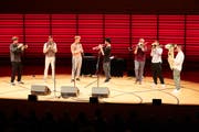 Die österreichische Brassband Federspiel entzückte das Publikum im KKL mit Finessen. Bild: Jakob Ineichen (26. September 2018)