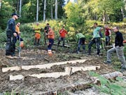 Das Wegstück im Dürrenbach-Wald ist nun für Mountainbiker und Wanderer bereit. Die neuen Querschläge liegen richtig und können auch von Bikern befahren werden. (Bild: Bilder: Christiana Sutter)