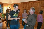 Guide Daniel im Gespräch mit Pater Paul. (Bild: Georg Epp (Altdorf, 27. September 2018))