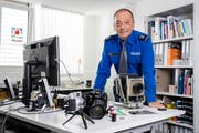 Hat bald wieder mehr Zeit für die Fotografie: Kurt Graf in seinem Büro. (Bild: Philipp Schmidli, Luzern, 4. September 2018)