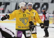 Kenny Ryan (vorne) stand am Ursprung des 1:0-Führungstreffers im Startdrittel. Mehr liess Ajoie an diesem Abend aber nicht zu. (Bild: Mario Gaccioli, Kloten, 22. September 2018)