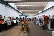 Das Brocki-Shop-Team hat in den vergangenen Wochen das Angebot im Schrofen ausgebaut und neu gestaltet. (Bild: Manuel Nagel)