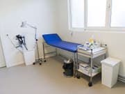 Drogenkonsum in einem sauberen und geschützten Rahmen. Der Fixerraum in Lausanne wird am Montag eröffnet. (Bild: Keystone/CYRIL ZINGARO)