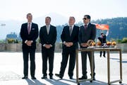Sie eröffnen das Bürgenstock-Resort: General Manager Robert Herr, Nidwaldner Regierungsrat Othmar Filliger, Bruno H. Schöpfer, Delegierter der Katara Hospitality Switzerland AG sowie Hamad Abdulla Al-Mulla, CEO Katara Hospitality. (Bild: Corinne Glanzmann (Bürgenstock, 28. September 2018))