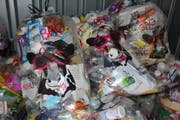 Wer die KUH-Bags nutzt, sollte darauf achten, dass keine Essensreste am Kunststoff kleben. Bild: PD