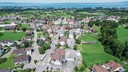 Das dreieckförmige Areal zwischen Post-, Kirch- und St. Gallerstrasse in Mörschwil soll umgestaltet werden. (Bild: Ralph Ribi)
