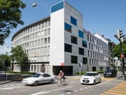 Der Widerstand gegen den Teilumzug des SRG-Radiostudios von Bern nach Zürich geht weiter: Mehrere Parteipräsidenten aus dem ganzen politischen Spektrum wollen die Standortvielfalt im Gesetz verankern. (Bild: KEYSTONE/PETER SCHNEIDER)