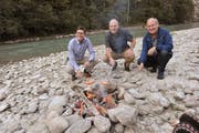 Jetzt geht es um die Wurst für das Projektteam: (von links) Stefan Rohrer, Josef Zgraggen und Peter Ziegler. (Bild: Urs Hanhart (28. September 2018))
