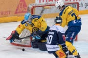 Überragender Mann im HCD-Tor: Anders Lindbäck. (Bild: Urs Flüeler/Keystone (Zug, 28. September 2018))