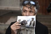 Rachid Nekkaz will sämtliche Bussen für Burka-Trägerinnen übernehmen. (Bild: Keystone)
