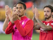 Applaus, Applaus: Marvin Spielmann und die Thuner verzücken als Tabellenzweite (Bild: KEYSTONE/PETER SCHNEIDER)