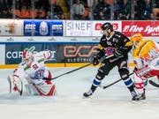 Julien Sprunger schiesst die Scheibe zum 3:2 ein (Bild: KEYSTONE/PATRICK HUERLIMANN)