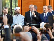Der türkische Staatspräsident Erdogan bei der Eröffnung der grossen Ditib-Moschee in Köln. (Bild: KEYSTONE/AP/MARTIN MEISSNER)