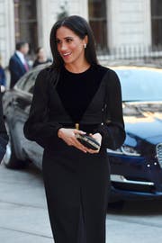Meghan Markle darf nicht einmal eine Autotür zumachen. (AP Photo/Arthur Edwards)