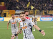 Miralem Sulejmani lässt sich in Thun feiern (Bild: KEYSTONE/PETER SCHNEIDER)