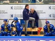 Arno Del Curto beobachtet das Spiel seines HCD äusserst kritisch (Bild: KEYSTONE/JUERGEN STAIGER)