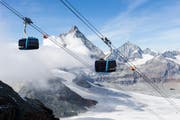Nach über zweijähriger Bauzeit hat Zermatt am Samstag die höchstgelegene Dreiseilumlaufbahn der Welt eingeweiht. (Bild: Dominic Steinmann / Keystone (Zermatt, 29. September 2018))