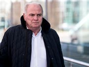 Uli Hoeness ärgert sich über den PSG-Sportchef (Bild: KEYSTONE/AP dpa/SVEN HOPPE)