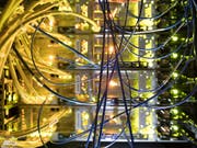 Eine neuer Test soll kleineren und mittleren Unternehmen aufzeigen, wie gut ihre IT-Systeme vor Cyberattacken geschützt sind. (Bild: KEYSTONE/GAETAN BALLY)