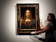 Leonardo da Vincis «Salvator Mundi» war für die Rekordsumme von 450 Millionen Dollar versteigert worden. Auf welchen Wegen das Gemälde nach Abu Dhabi gelangte, ist unklar. (Bild: KEYSTONE/AP/KIRSTY WIGGLESWORTH)