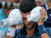 Novak Djokovic hatte nicht nur mit Gegner João Sousa, sondern auch mit der Hitze zu kämpfen (Bild: KEYSTONE/AP/CAROLYN KASTER)