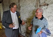 Zwei, die sich verstehen und in Erinnerungen schwelgen können, da sie Nachbarn waren im Hof zu Wil: Ruedi Schär (links) und Erwin Steiner.