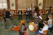 Das Ziel ist die Freude am gemeinsamen Musizieren: Volksmusikkurs im Haus der Volksmusik. (Bild: Sepp Odermatt. Stans, 29. September 2018)